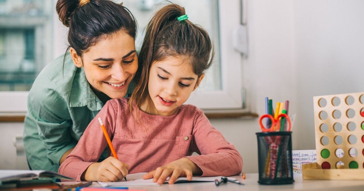 Homechooling 101: Tot ce trebuie să știe părinții pentru a începe